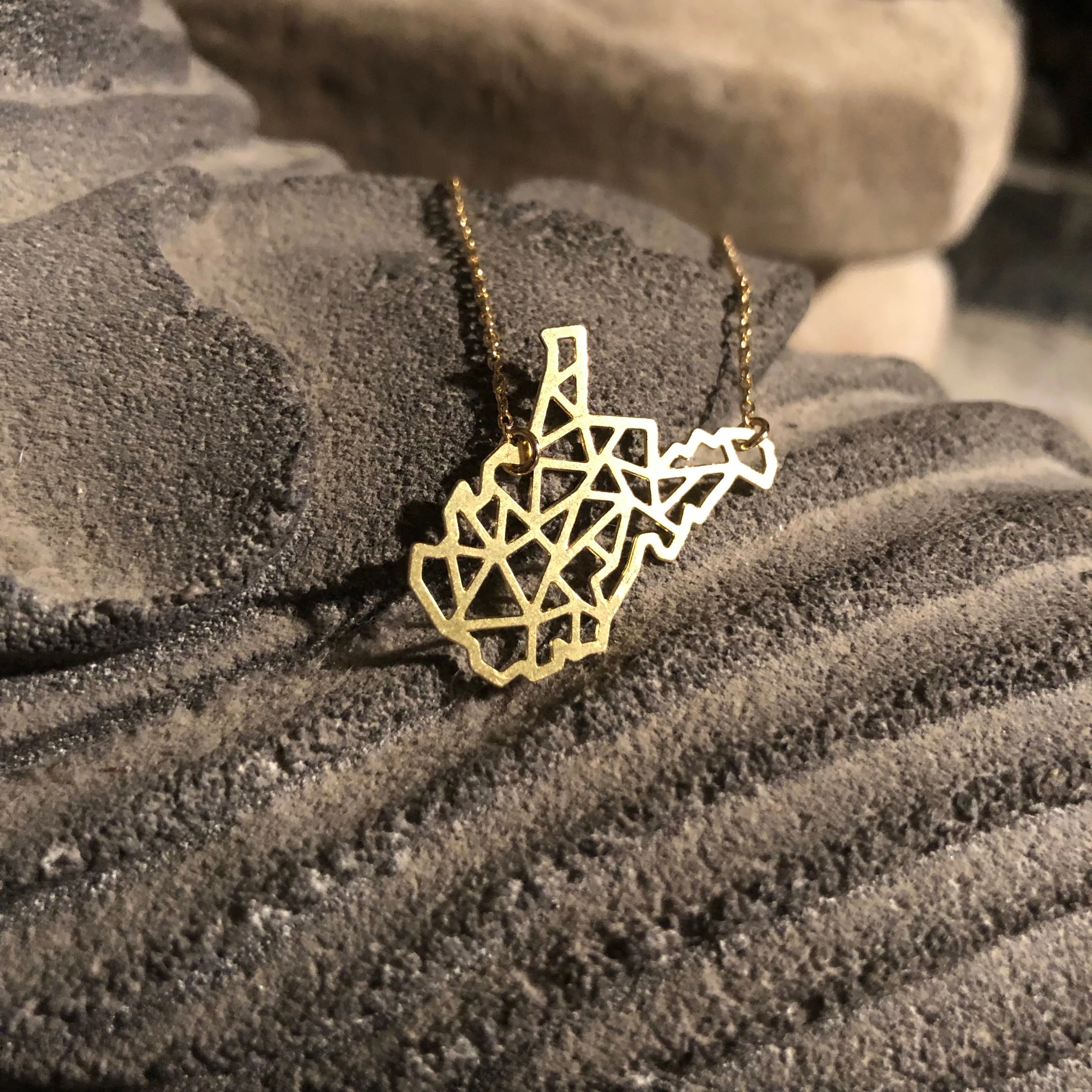 Geometric Wv Necklace