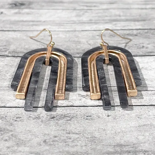 Slate Gray Swirled U-Shape Gold Geometric Earrings