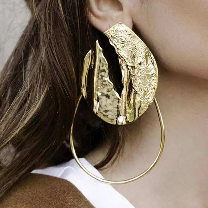 Spherical shaped Earrings that turn heads